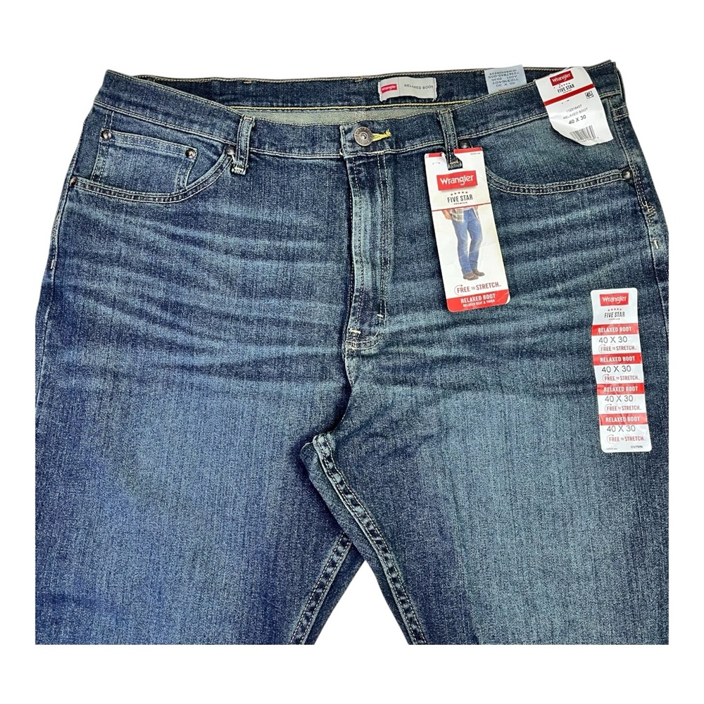Wrangler Men's Relaxed Fit Jeans in Dark Blue